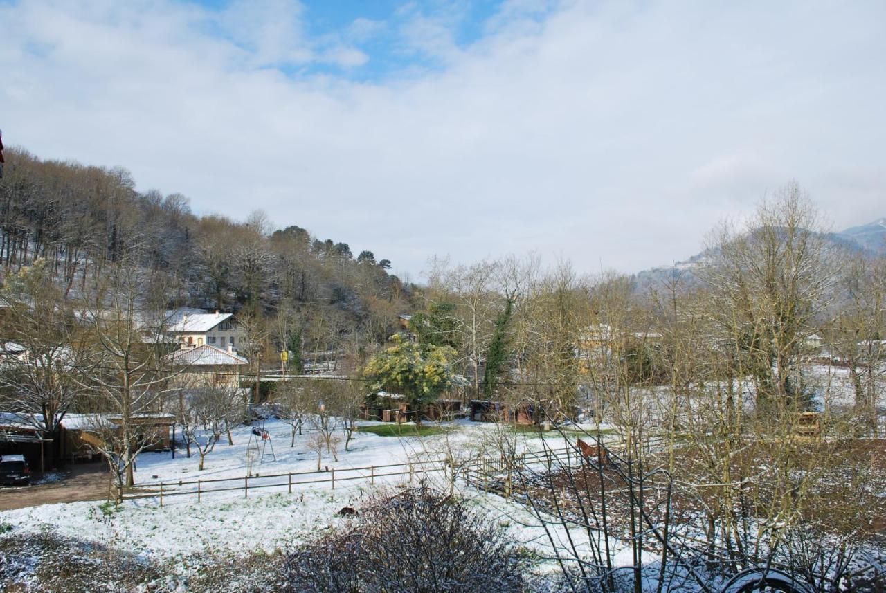 OnísApartamento Rural Lago Ercinaアパートメント エクステリア 写真