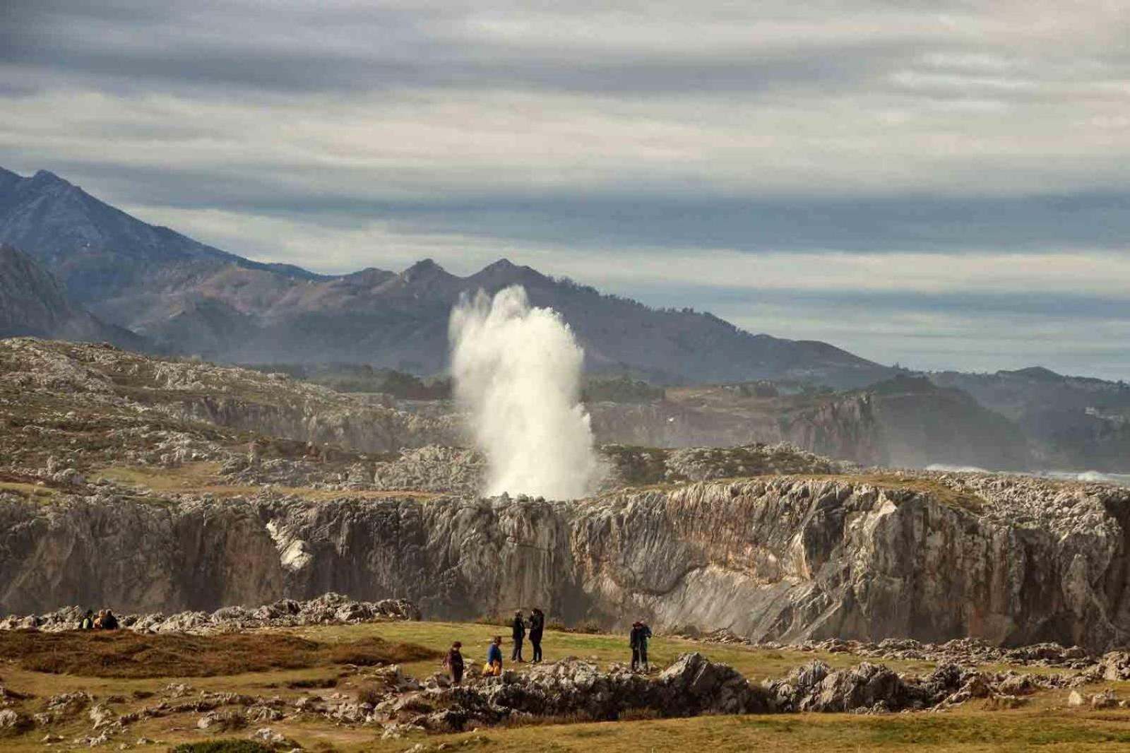 OnísApartamento Rural Lago Ercinaアパートメント エクステリア 写真