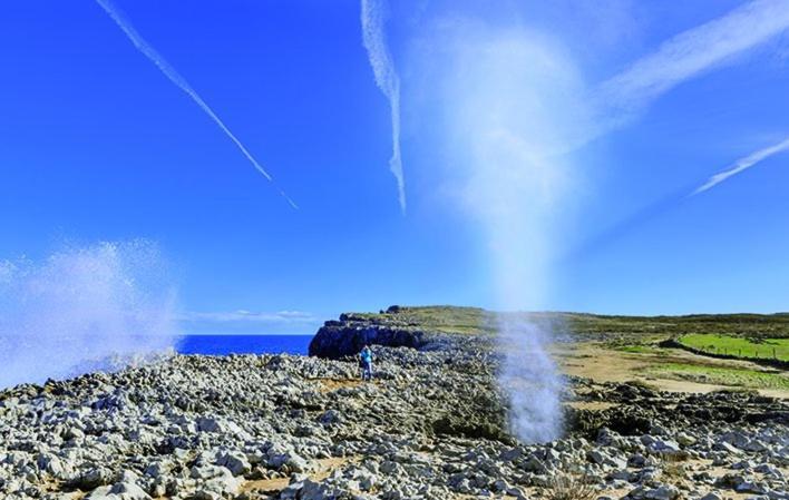 OnísApartamento Rural Lago Ercinaアパートメント エクステリア 写真